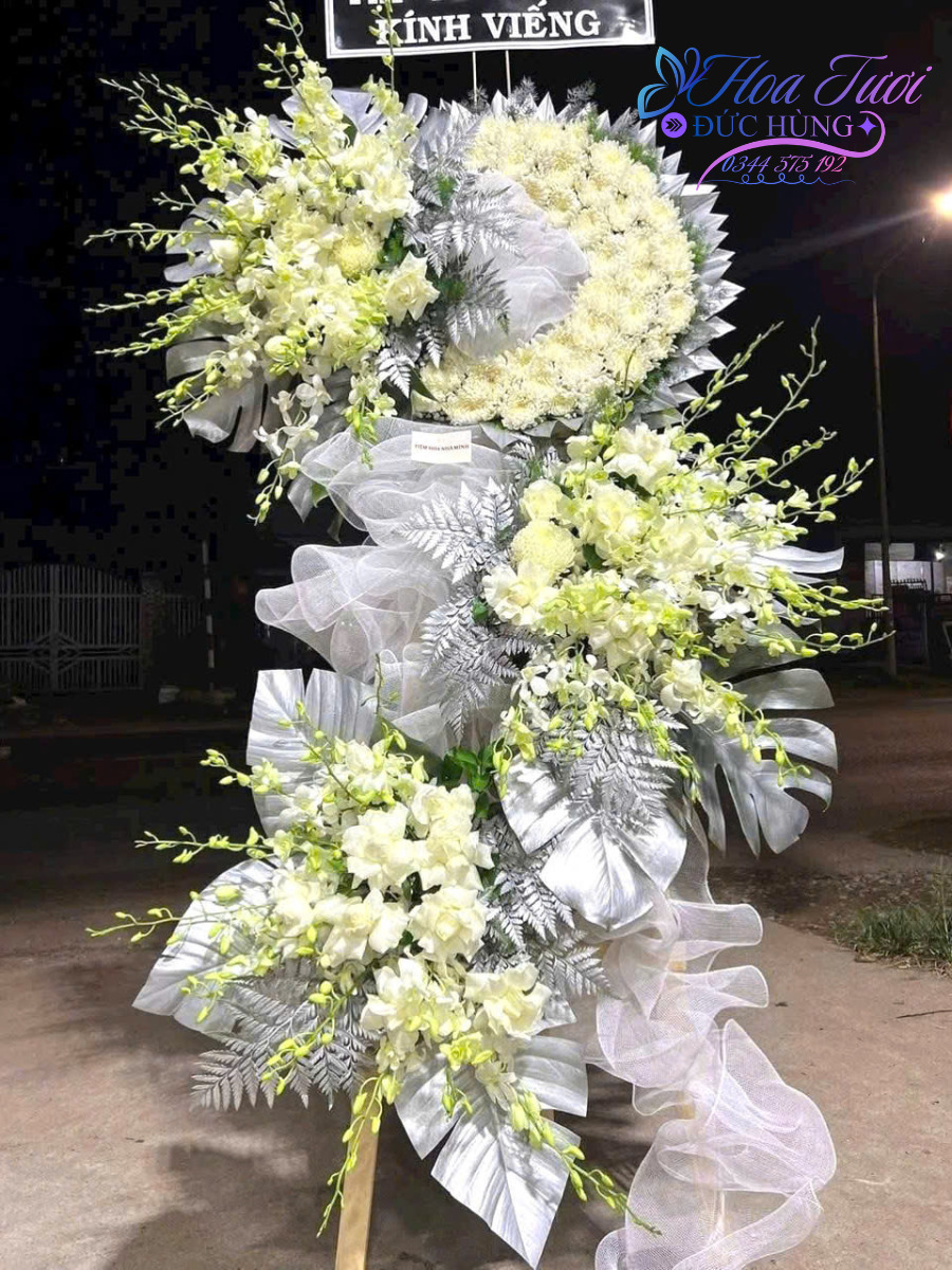 Kệ hoa chia buồn sang trọng